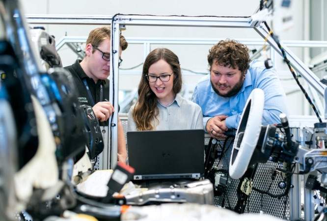 生産性を向上させる為、IoTテクノロジーで産業プラントの水準を引き上げます